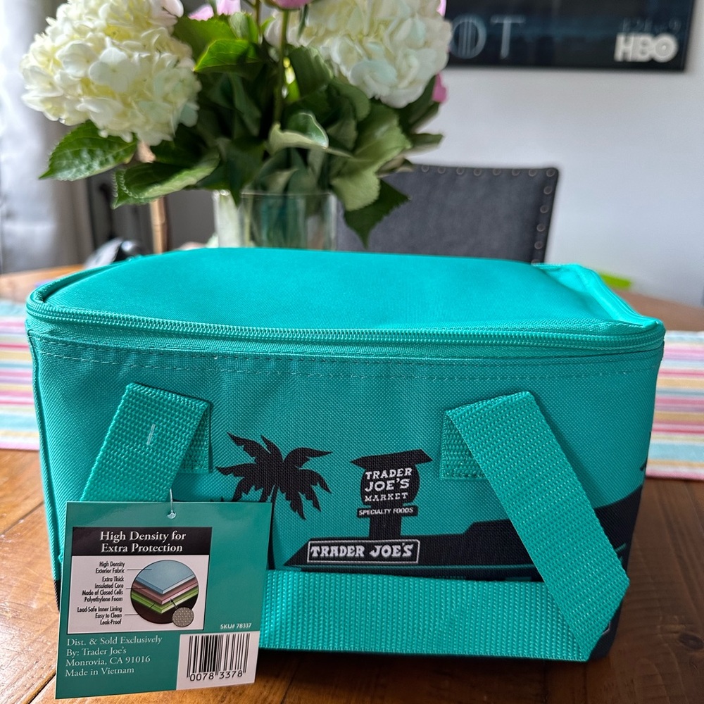 NWT Trader Joes mini insulated cooler bag *Teal* Limited edition color.